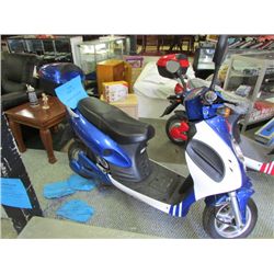 STOA - ******* SCOOTER - 100%  ELECTRIC - BLUE - SHOW ROOM DEMO MODEL - NEW - 218KM - retail ~$1795.