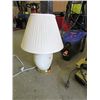 Image 2 : HOLMES HUMIDIFIER AND TABLE LAMP