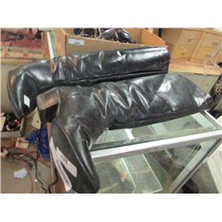 LADIES BLACK LEATHER BOOTS