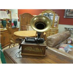 GRAMAPHONE STYLE CASSETTE RADIO PLAYER - 110VOLT