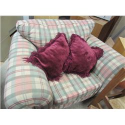PLAID UPHOLSTERED ARM CHAIR WITH 2 BURGANY CUSHIONS