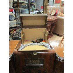 VINTAGE COSMETIC BOX