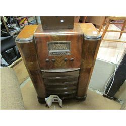 VINTAGE UPRIGHT RCA VITOR CONSOLE RADIO - CONSIGNOR SAYS IT WORKS