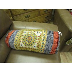 RELAXATION CUSION  - RETAIL APPROX $80