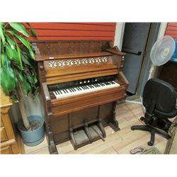 PUMP ORGAN - VINTAGE CLINTON ONTARIO MAHOGANY CASED