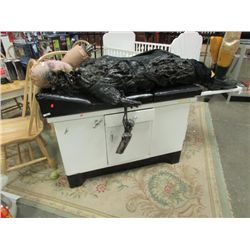 VINTAGE DOCTOR'S OFFICE EXAMINING TABLE