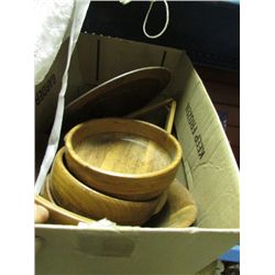BOX OF ASSORTED WOODEN BOWLS