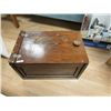 Image 1 : VINTAGE WOOD BOX