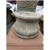Image 2 : CONCRETE - PEDESTAL - SMALL ~9"  X 6 ½" H