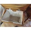 Image 2 : WOOD HAMPER - CLOTH LINED