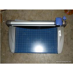 GBC ACCUCUT A520 PRO PAPER CUTTER