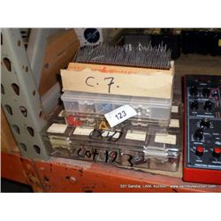 LOT: CAPACITORS AND RESISTORS