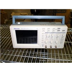 TEKTRONIX TDS-210 2-CHANNEL REAL TIME DIGITAL OSCILLOSCOPE (print sequence:) 737228