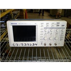 TEKTRONIX TDS-210 2-CHANNEL DIGITAL REAL TIME OSCILLOSCOPE (print sequence:) 737234