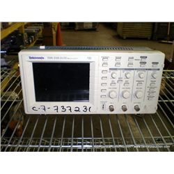 TEKTRONIX TDS-210 2-CHANNEL DIGITAL REAL TIME OSCILLOSCOPE (print sequence:) 737231