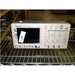 TEKTRONIX TDS-210 2-CHANNEL DIGITAL REAL TIME OSCILLOSCOPE (print sequence:) 737224