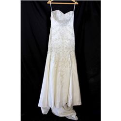 Lot [1] DRESS: [1] Ivory strapless silver sequin, size 6