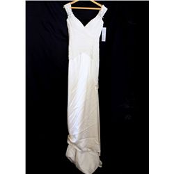 Lot [1] DRESS: [1] Off white roosched sweetheart gown, size 6