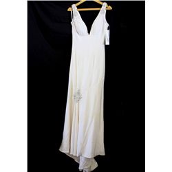 Lot [1] DRESS: [1] Off white V front and back gown, size 6