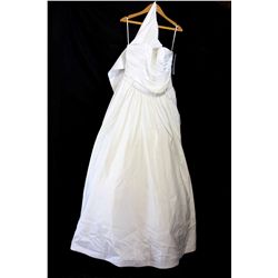 Lot [1] DRESS: [1] Ivory gown with belt, size 16