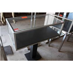 3FT GLASS DISPLAY CASE