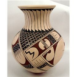 Mata Ortiz Olla by Rosa Gaona