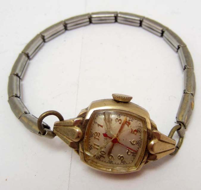 10K GOLD PLATED VINTAGE BULOVA LADIES WATCH
