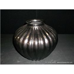 Gloss-Black mata Ortiz Pot, Mexico, by Heder Ortega 10"x10"x4" Retail: $1,060.00