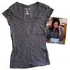 Image 1 : Teri Hatcher Screen-Worn T-Shirt From the Final Season of ''Desperate Housewives''