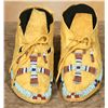 Image 3 : Two pairs of Arapaho Moccasins