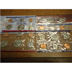 1984 & 98 US US MINT SETS P/D (WITH ENVELOPES)
