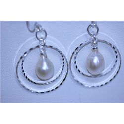 16.55 CTW WHITE PEARL DANGLING PENDANT