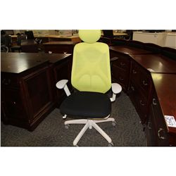 SUIT GREEN MESH BACK TASK CHAIR C/W HEADREST