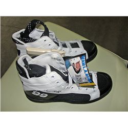 LA Gear Wayne Gretskey running shoes