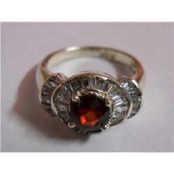4.060g Ring of Garnet & CZ Sterling Silver