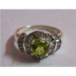 3.910g Ring of Peridot & CZ Sterling Silver