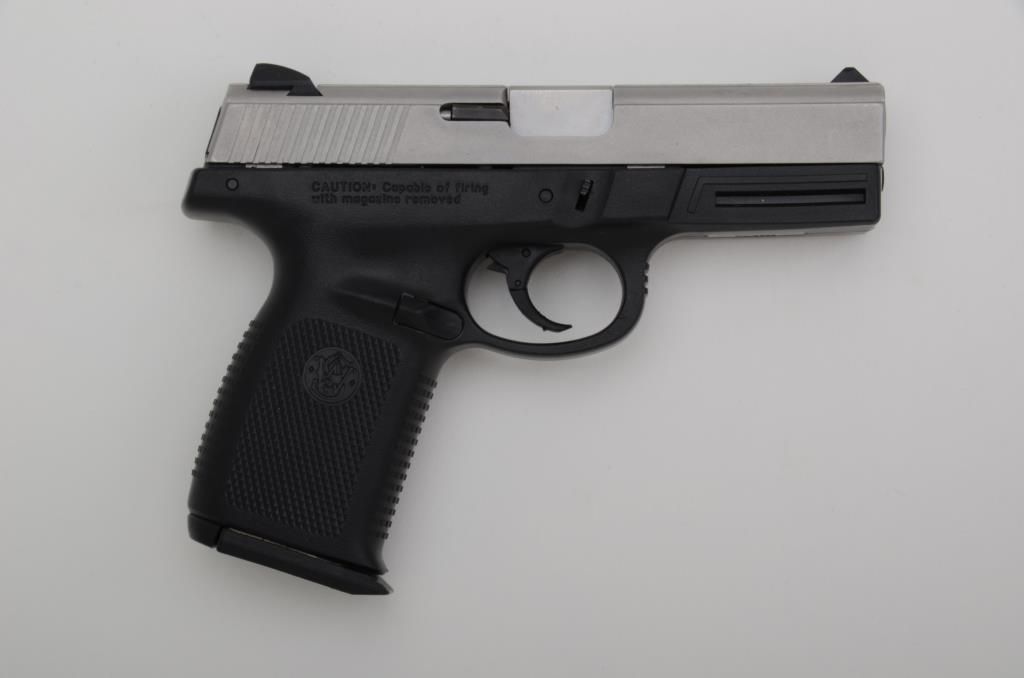 Smith & Wesson Model SW40VE DA semi-auto pistol, .40 S&W cal., 4 ...