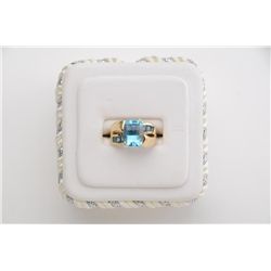 One yellow gold ring set with a custom  facetted blue topaz center and 6 blue topaz  baguettes. Est.