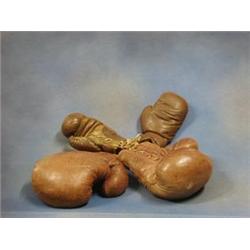 2 pairs of leather boxing gloves £20-30...