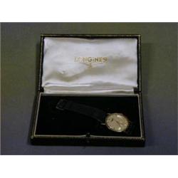 A gentleman's Longines wristwatch contained in a 9ct gold case £30-50...