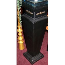BLACK SQUARE PILLAR PEDESTAL