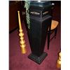 Image 2 : BLACK SQUARE PILLAR PEDESTAL