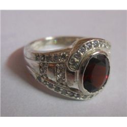5.530g Ring of Garnet & CZ Sterling Silver