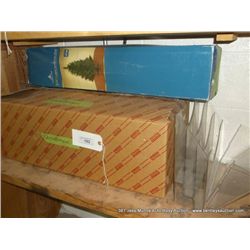 LOT: CHRISTMAS DECORATIONS