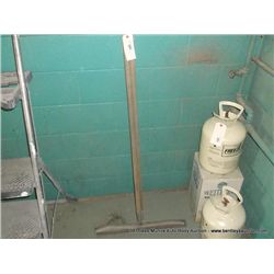 FLOOR SQUEEGEE