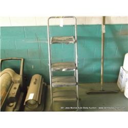 COSCO 5' STEP LADDER