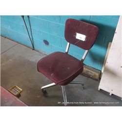 RED UPHOLSTERED ROLLING OFFICE CHAIR