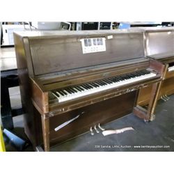 WURLITZER PIANO (print sequence:) 1100573