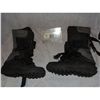 Image 2 : STARSHIP TROOPERS SCREEN USED BLOODY PAIR OF MOBILE INFANTRY BOOTS