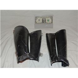 SNOW WHITE AND THE HUNTSMAN SCREEN USED PAIR OF GAUNTLETS ARMOR COSTUME